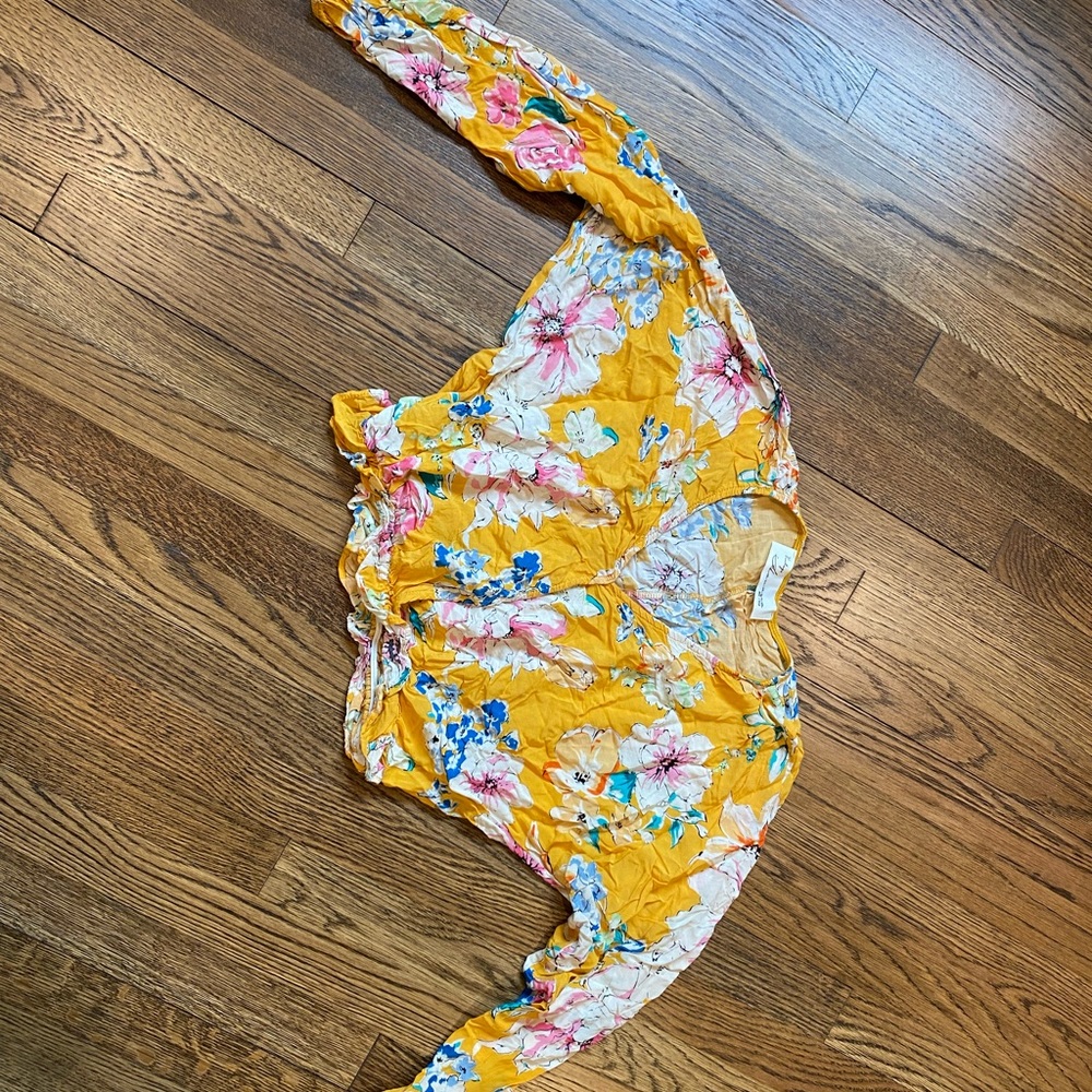 Cropped 3/4 sleeve floral shirt